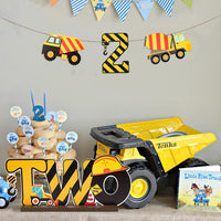 Haooryx Construction Truck Two Letter Sign Wooden Table Centerpiece Happy Birthday Banner for Two Years Old Baby 2nd Birthday Party Decorations Construction Theme Party Supplies Decor Photo Props